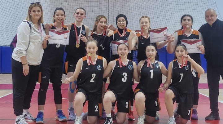 İnebolulu kızlar basketbolda il şampiyonu oldu