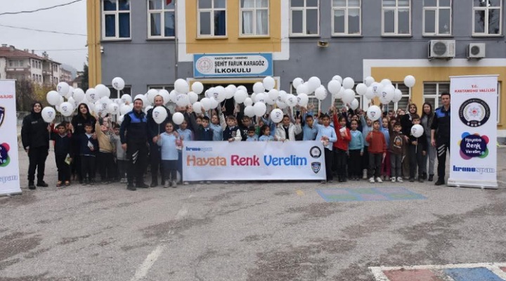 Kastamonu’da “Hayata Renk Verelim” projesi ile öğrencilere destek
