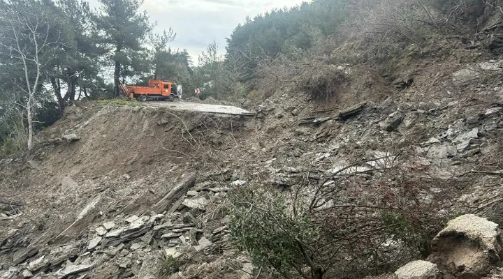 İnebolu-Cide sahil yolunda büyük heyelan