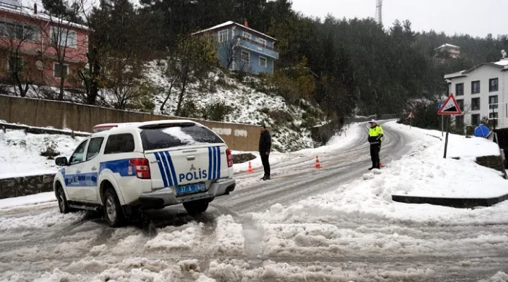 Kar ve tipi ulaşımı felç etti: Bozkurt-Kastamonu yolu da kapandı
