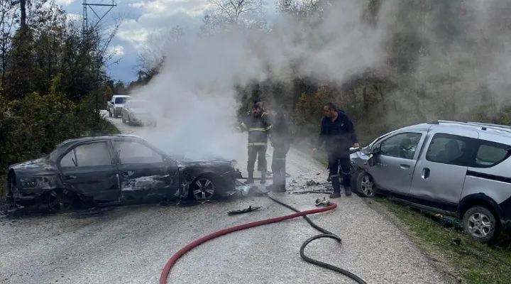 Çatalzeytin’de İmam Hatiplerin kullandığı araçlar çarpıştı: 2 yaralı