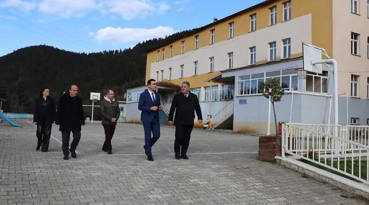 Küre Kaymakamı Hasan Çakır, kapatılan YBO’da incelemelerde bulundu