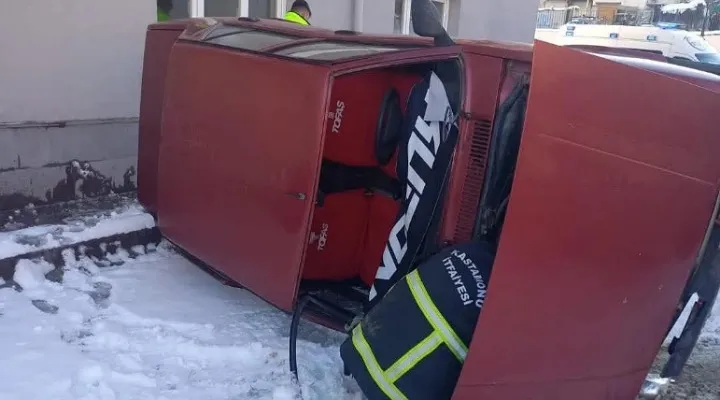 Kuzeykent’te otomobil okul bahçesine uçtu, 5 yaralı