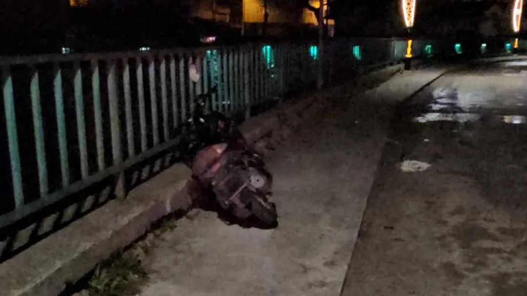 Cide’de köprü üzerinde motosiklet kazası: 2 Yaralı