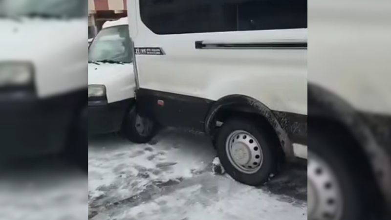 Devrekani’de buzlanan yolda trafik kazası