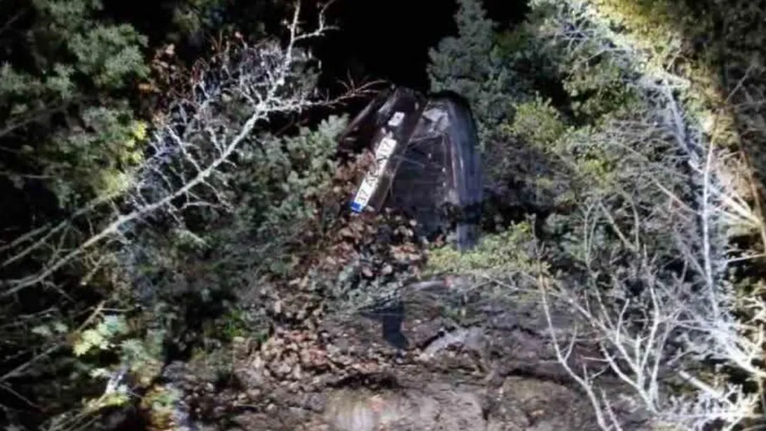 Hanönü’nde otomobil uçuruma yuvarlandı: 1 ölü, 2 yaralı