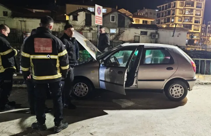 Cide’de seyir halindeki otomobil alev aldı