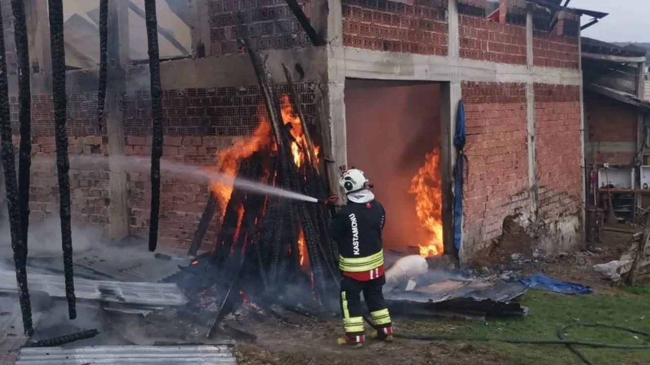 Kastamonu’da samanlık yangını zamanında müdahale ile söndürüldü