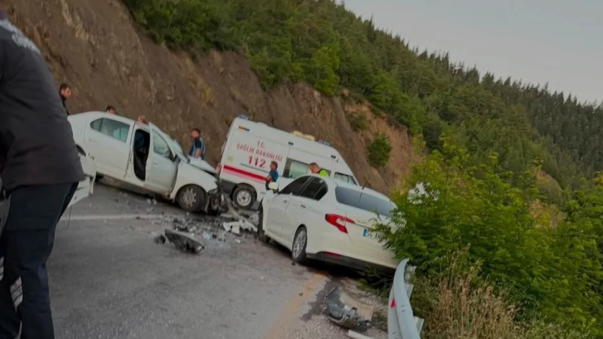 Küre yolunda trafik kazası 3 yaralı