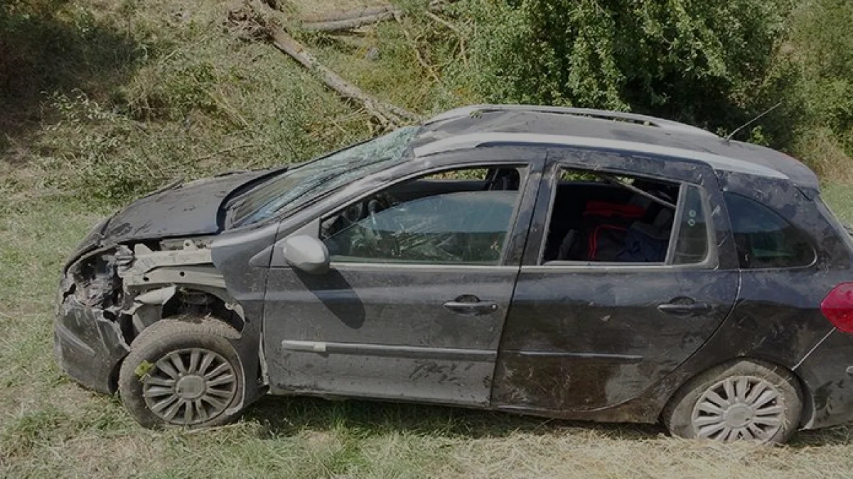 Kastamonu-İnebolu yolunda otomobil şarampole devrildi