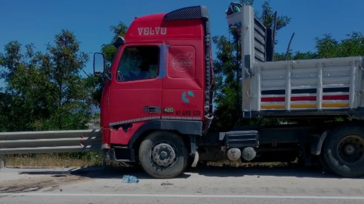 Seydiler-Devrekani Karayolunda Tır ve Traktör Çarpıştı
